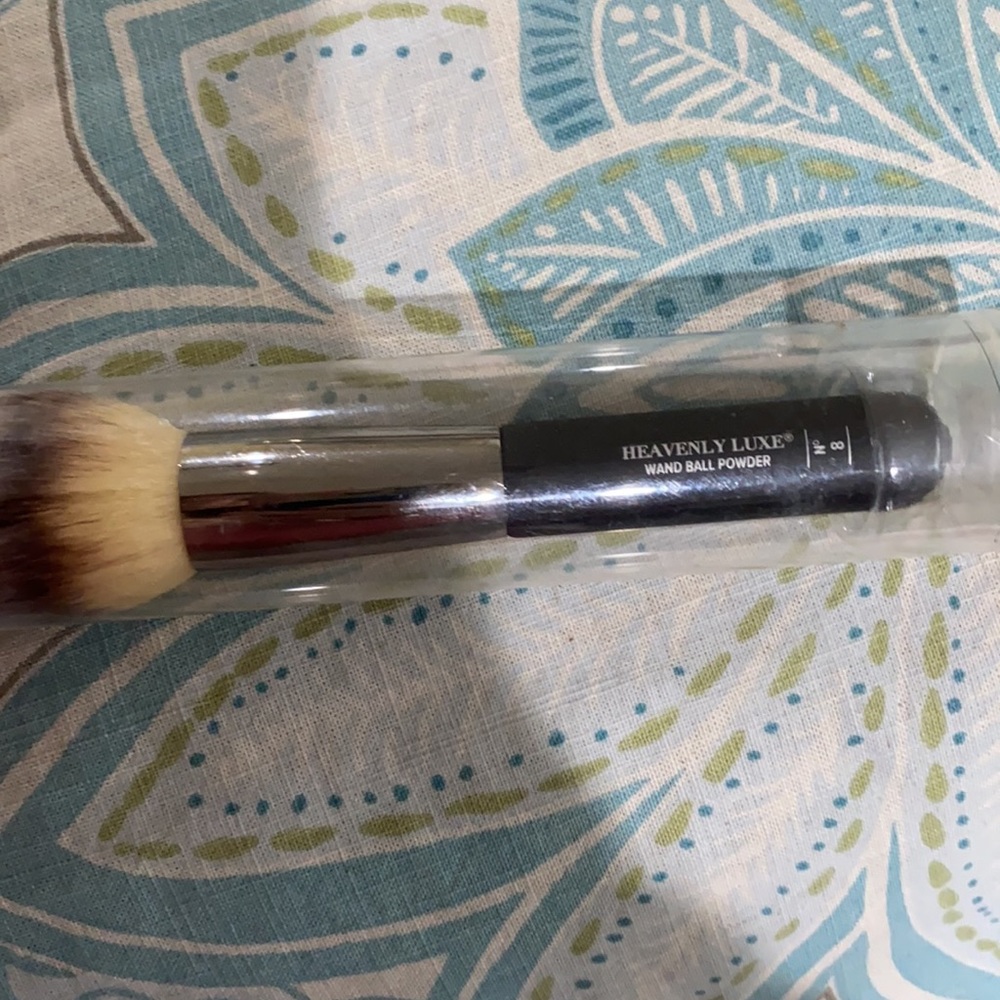 Makeup Brushes Bundle With It Cosmetics Pouch - image 6